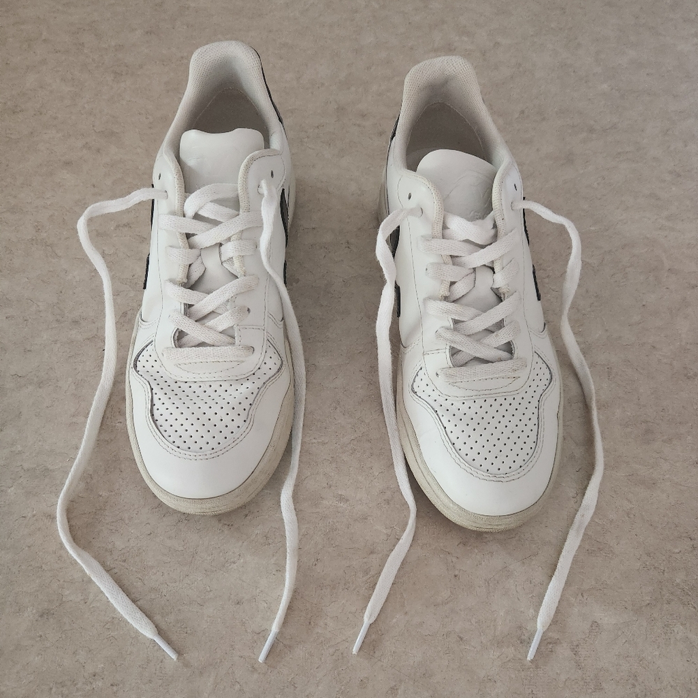 Veja V-10 Sneakers - Picture 6 of 10